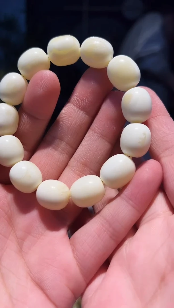 【闪购商品】蜜蜡手串未镶嵌14+(枣瓷白)
