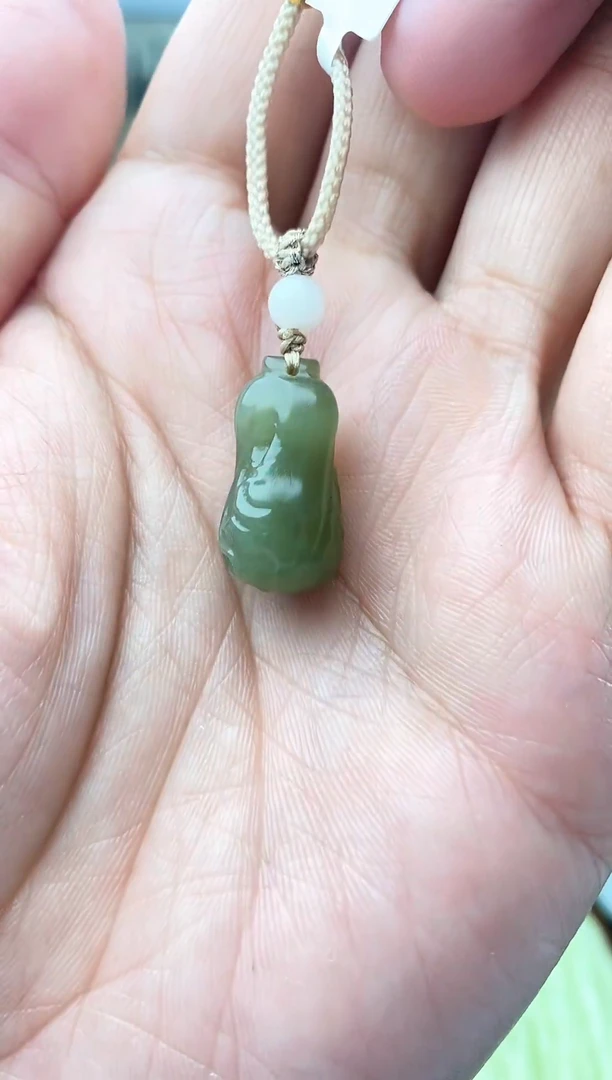 和田玉未镶嵌颈饰1