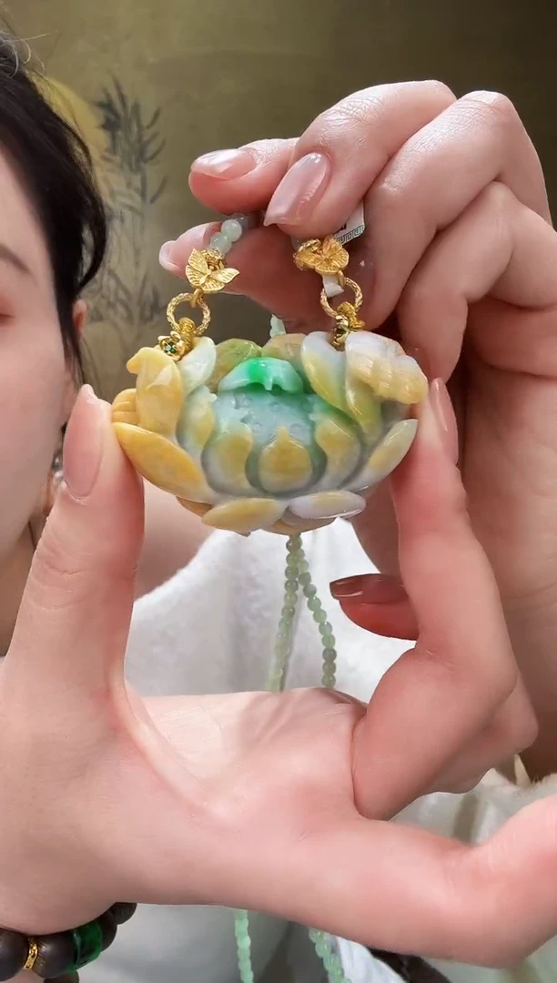 颈饰未镶嵌翡翠吊坠