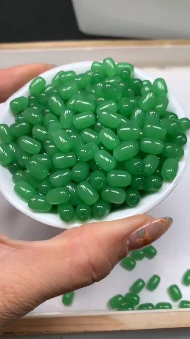 未镶嵌散珠玛瑙/玉髓E90苹果绿 胶囊珠 6*9mm20个8元