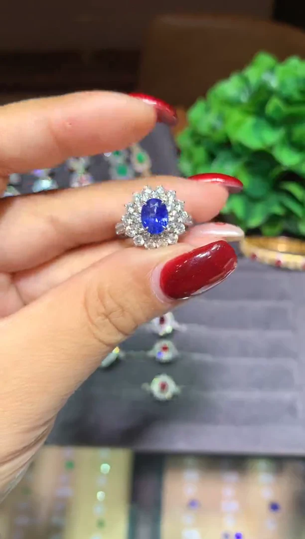 戒指蓝宝石18K金镶嵌1.59ct