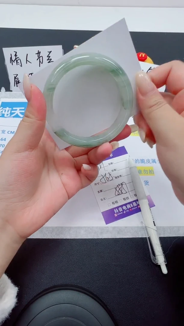 【闪购商品】石英质玉手镯未镶嵌编号：121--56.5圈 天山翠