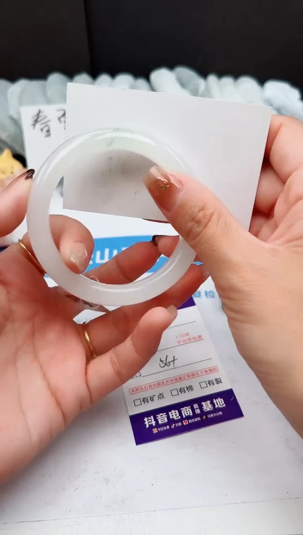 【闪购商品】石英质玉手镯未镶嵌275-PB56