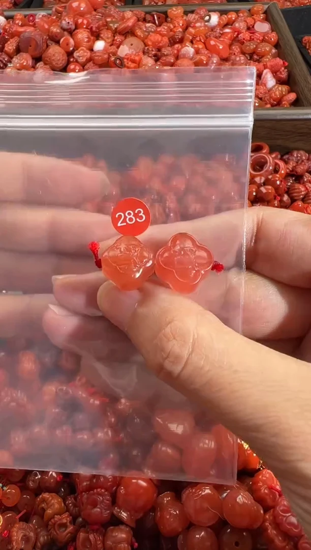 南红玛瑙未镶嵌颈饰1
