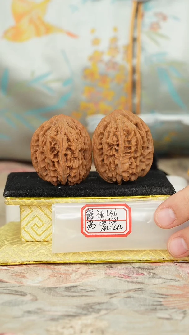 【闪购商品】文玩核桃把件龙纹将军榜