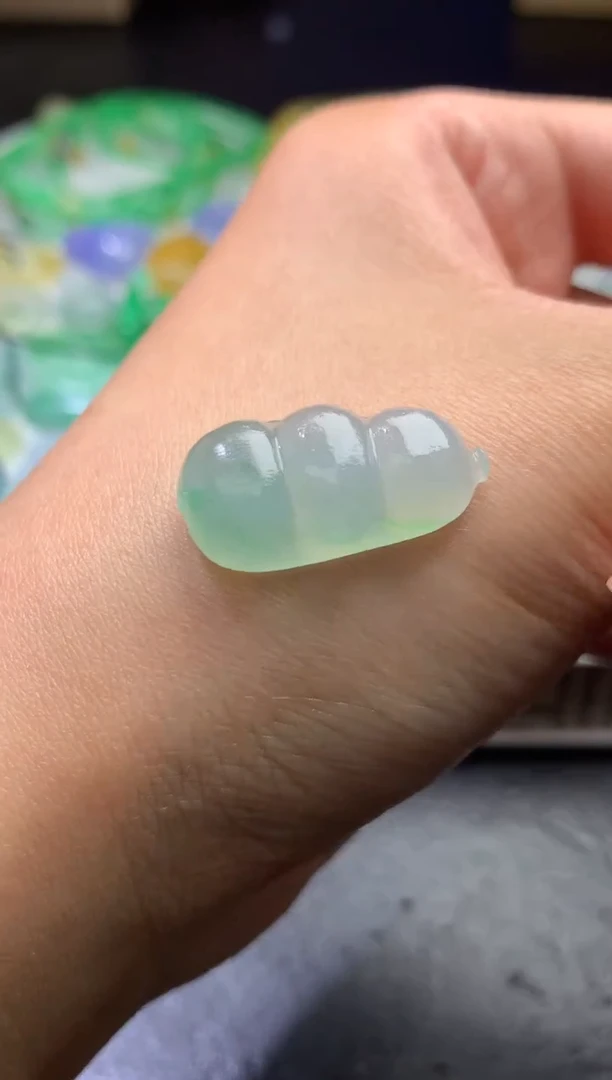 未镶嵌定制翡翠毛货 24.3-12.6-6.6