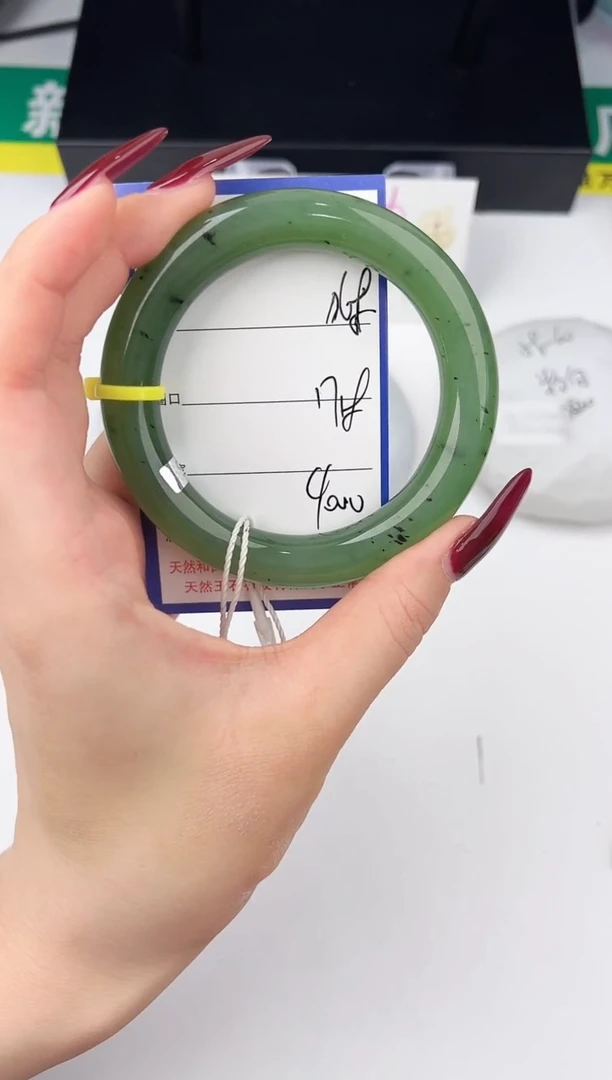 未镶嵌手镯和田玉68颜色微差无瑕