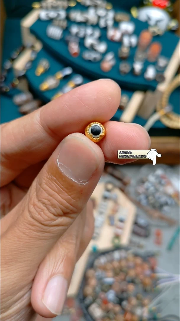 玛瑙/玉髓配饰18K金镶嵌鬼眼PYU背云