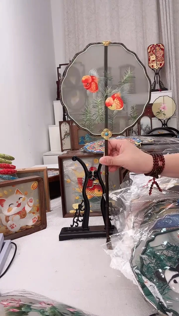 扇子苏绣作品手工团扇