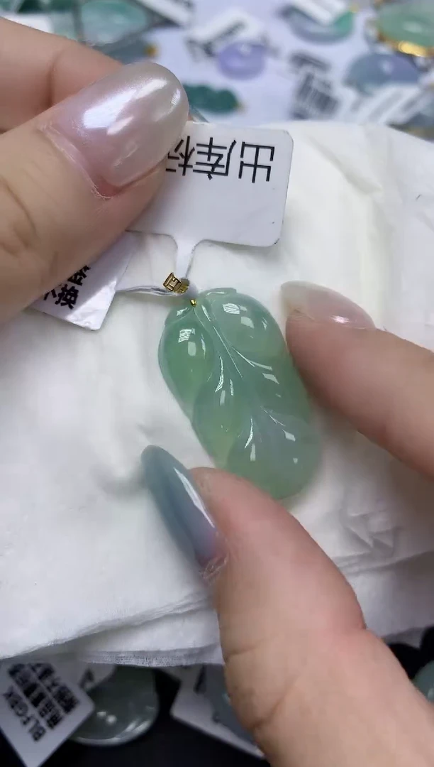 翡翠18K金镶嵌颈饰天然缅甸翡翠A货