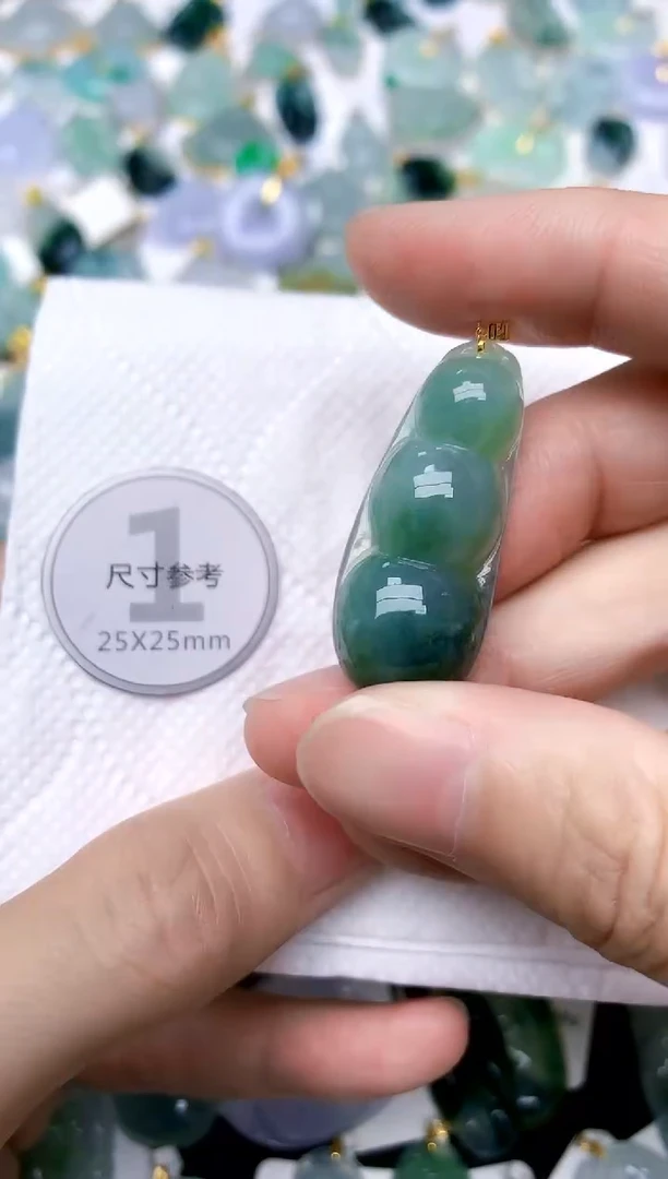 颈饰18K金镶嵌翡翠天然A货翡翠