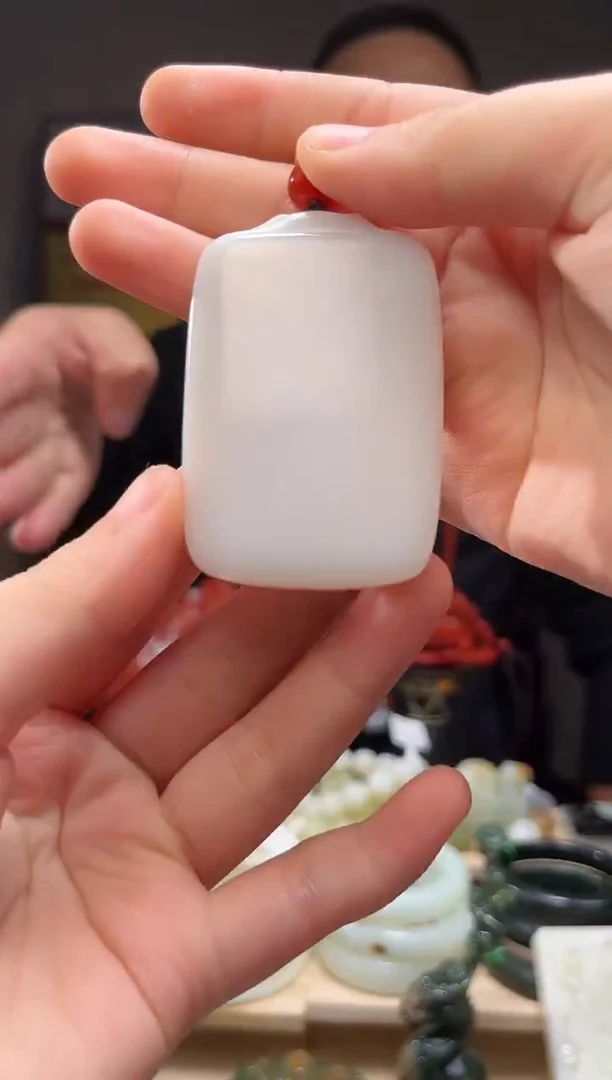 颈饰未镶嵌和田玉吊坠