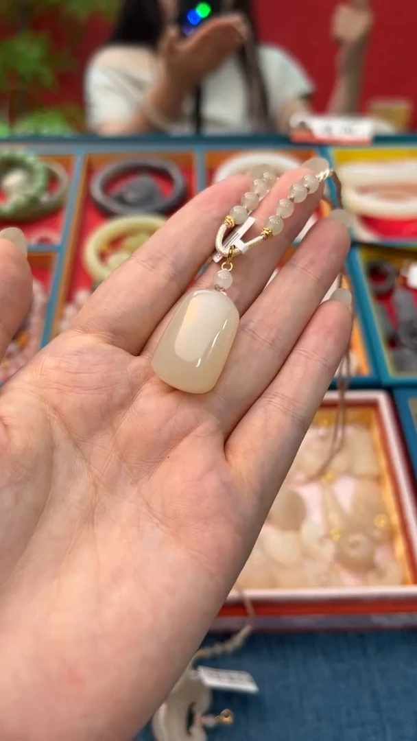 和田玉未镶嵌颈饰藕粉梯形无事牌