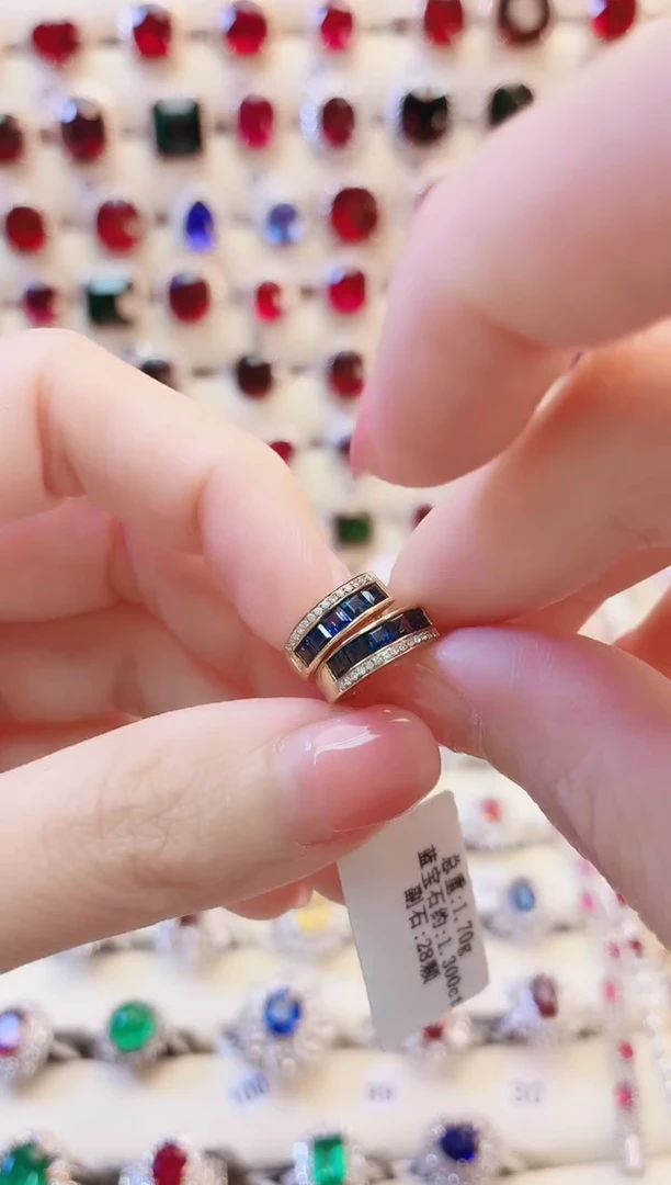 耳扣蓝宝石18K金镶嵌1