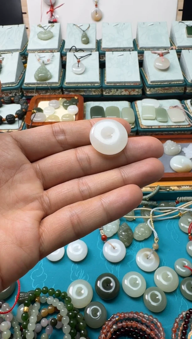 【闪购商品】和田玉颈饰未镶嵌平安扣