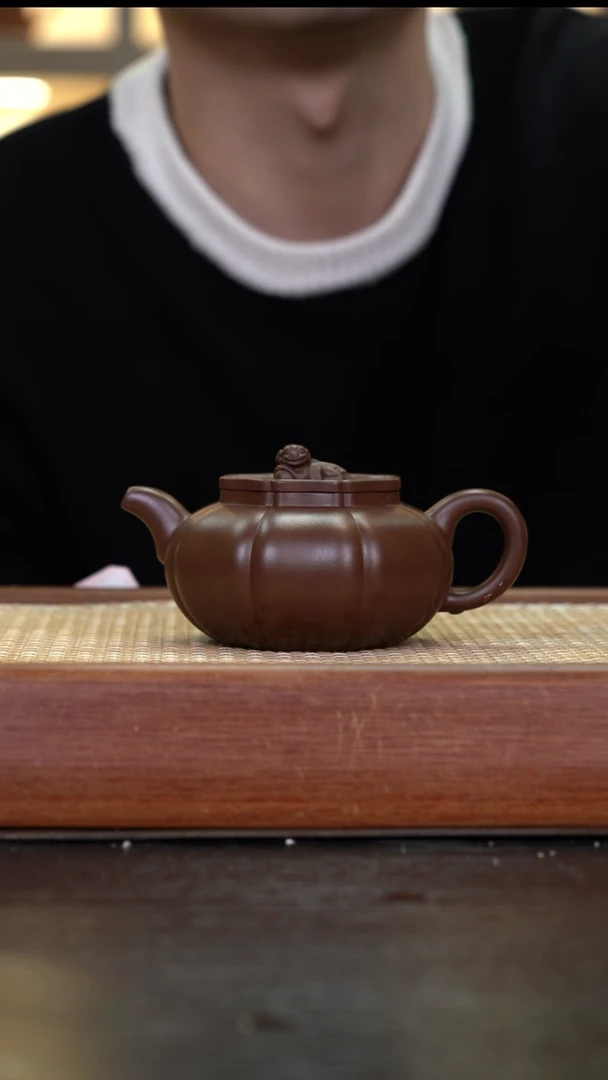 茶壶紫砂  革紫泥    筋囊  狮球   240cc吗  全手工