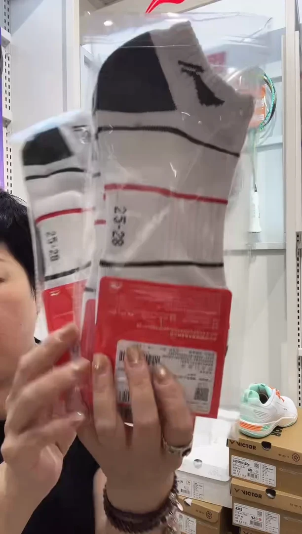 清仓款运动服球鞋配件球拍不退换      三双