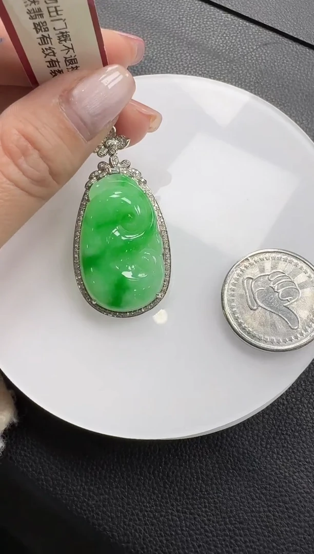 【闪购商品】翡翠颈饰18K金镶嵌如意