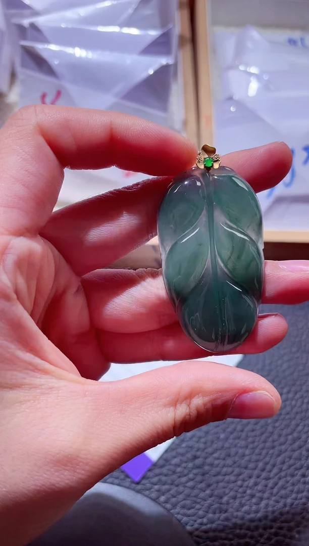 颈饰18K金镶嵌翡翠00008890