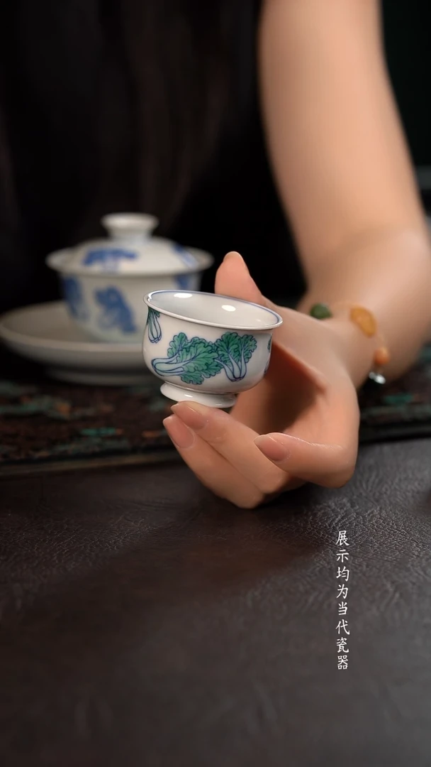 云霞珍藏斗彩白菜炉式杯