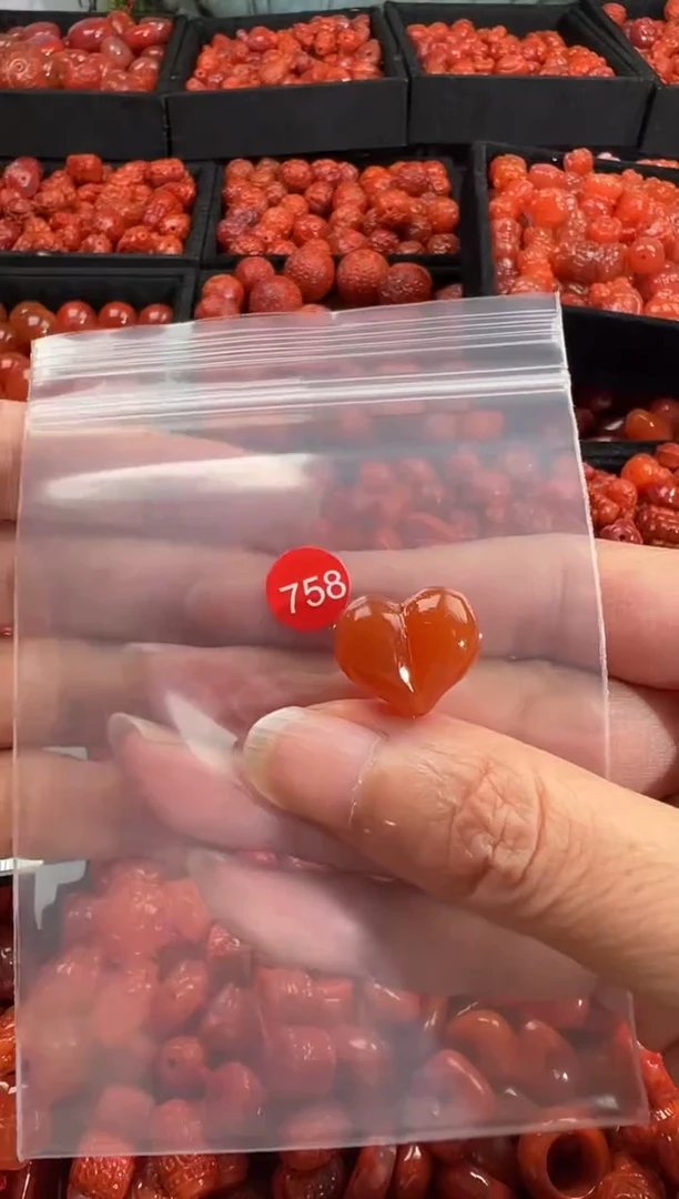 南红玛瑙未镶嵌颈饰1