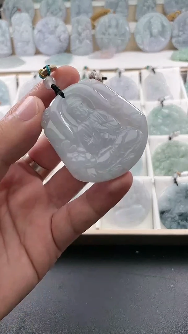 翡翠未镶嵌颈饰..../6/28/ 181