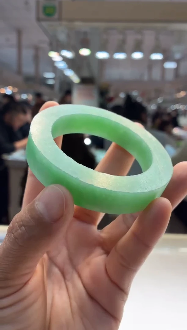 未镶嵌手镯定制翡翠54-55参考价大万定金一万