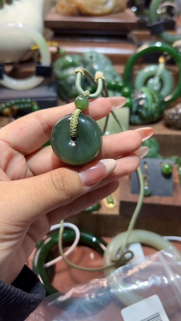 颈饰未镶嵌和田玉1