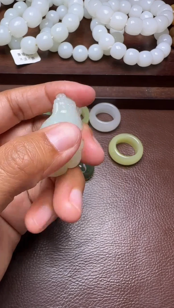 未镶嵌和田玉挂件和田玉挂件