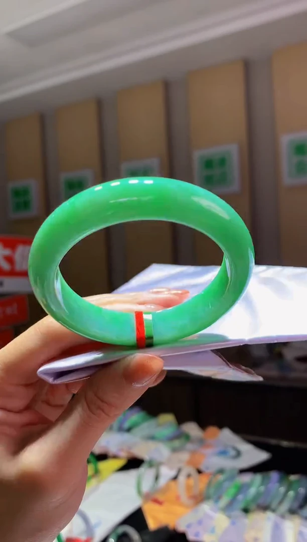 未镶嵌手镯翡翠 - C72圈口 5.6全款12.8万 定金2万