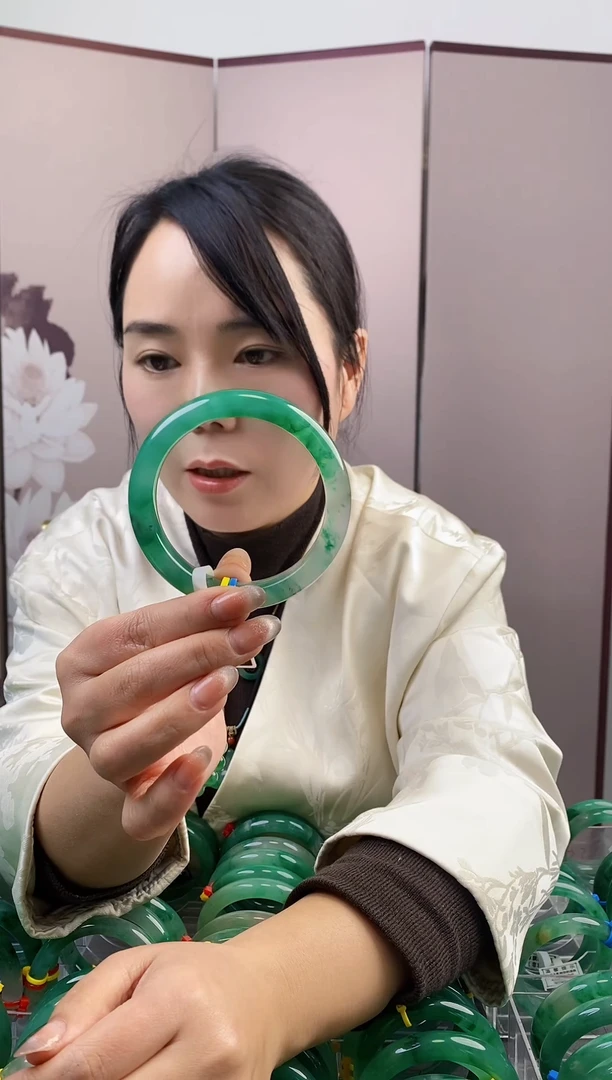 【闪购商品】石英质玉手镯合金49