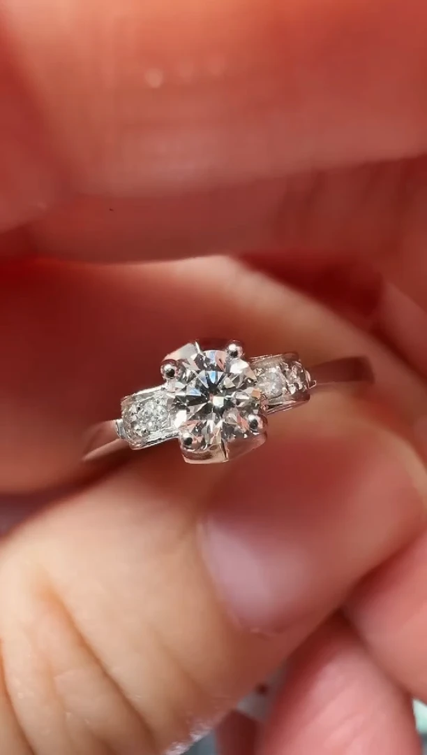 【闪购商品】钻石戒指/指环铂Pt950镶嵌钻石戒指