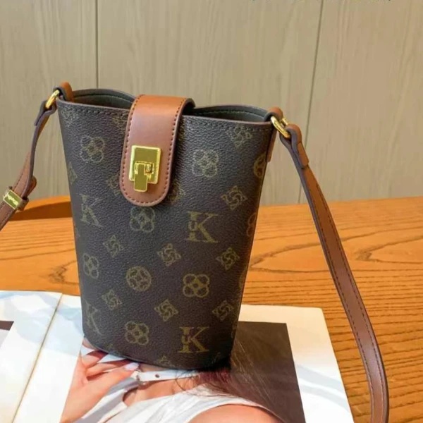 96560小熊手机包气质轻奢时尚百搭女士经典单肩肩包洋气休闲复古