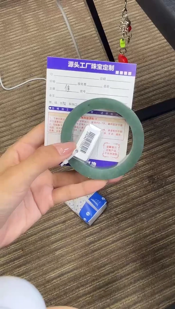 未镶嵌手镯定制翡翠马*霞定制产品不退不换