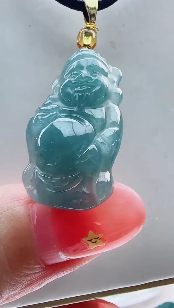 翡翠未镶嵌颈饰多样性发货其中一件