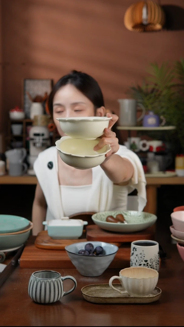 碗w196两个花边饭碗 满20发货微瑕