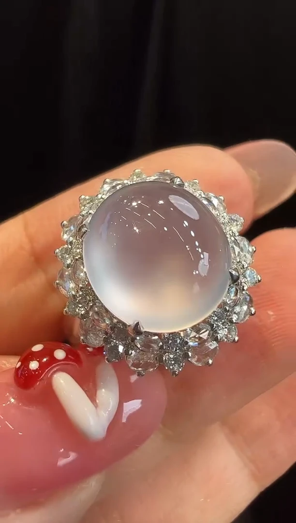 18K金镶嵌戒指翡翠戒指