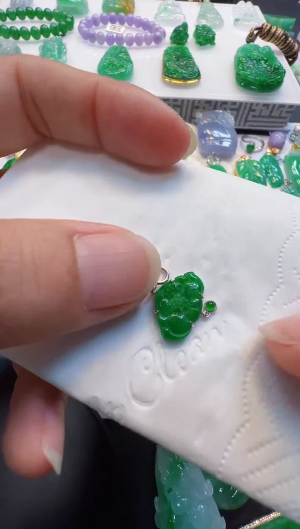 翡翠18K金镶嵌吊坠(不含链)980