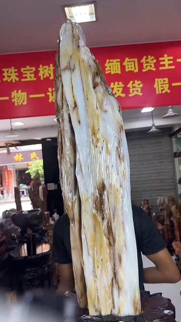 黄*师缅甸天然树化玉摆件