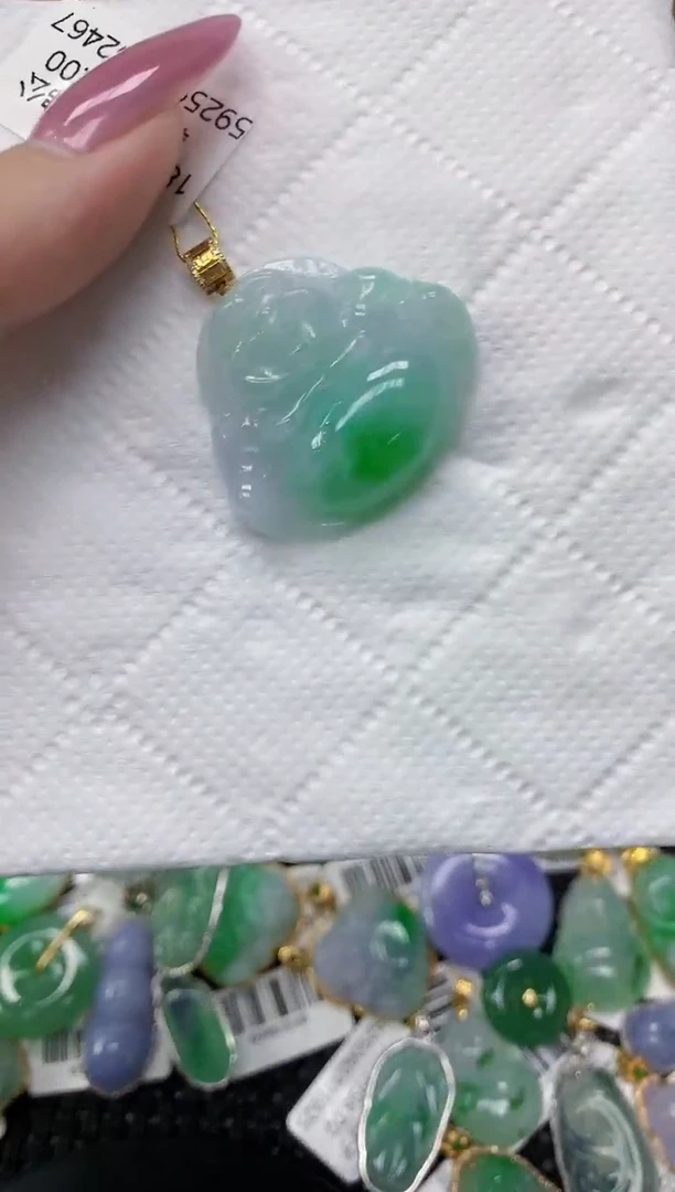 翡翠18K金镶嵌颈饰111111111