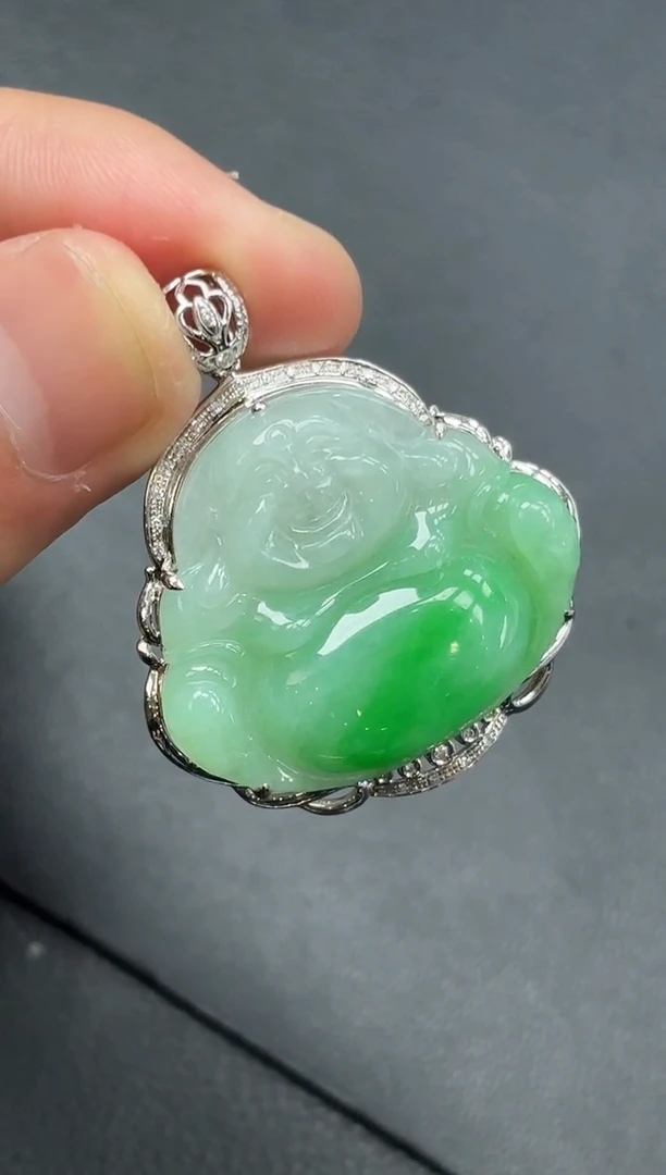 颈饰18K金镶嵌翡翠佛公