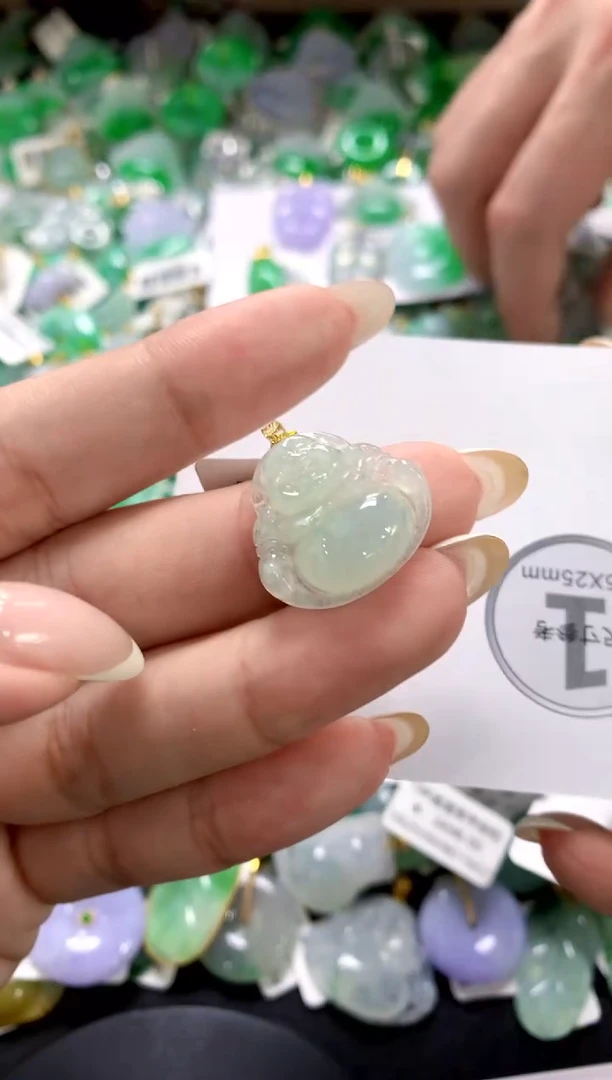 翡翠18K金镶嵌颈饰1111111111111111