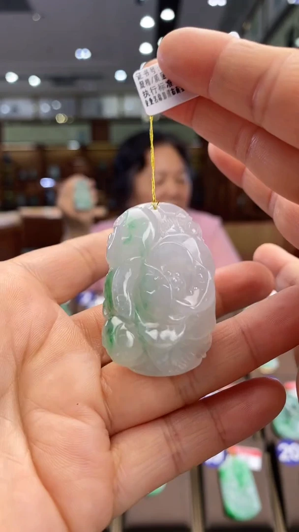 翡翠未镶嵌颈饰花件