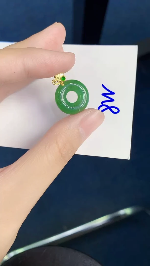 翡翠未镶嵌颈饰天然翡翠缅甸A货