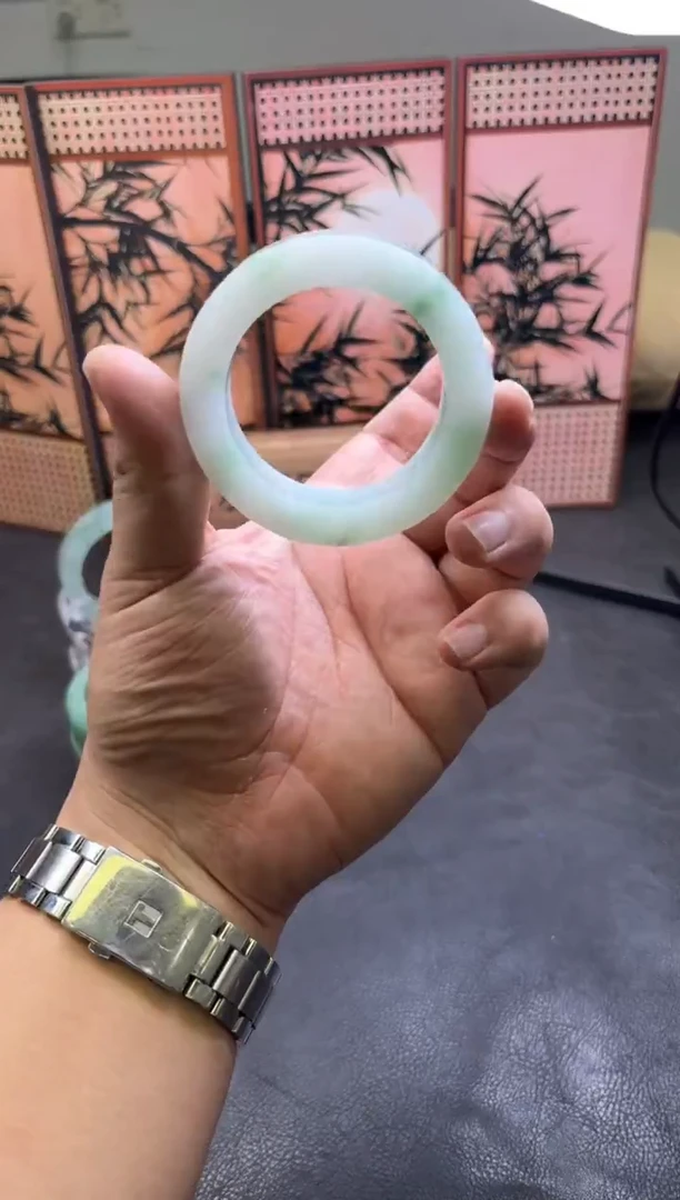 未镶嵌手镯定制翡翠传****生手镯