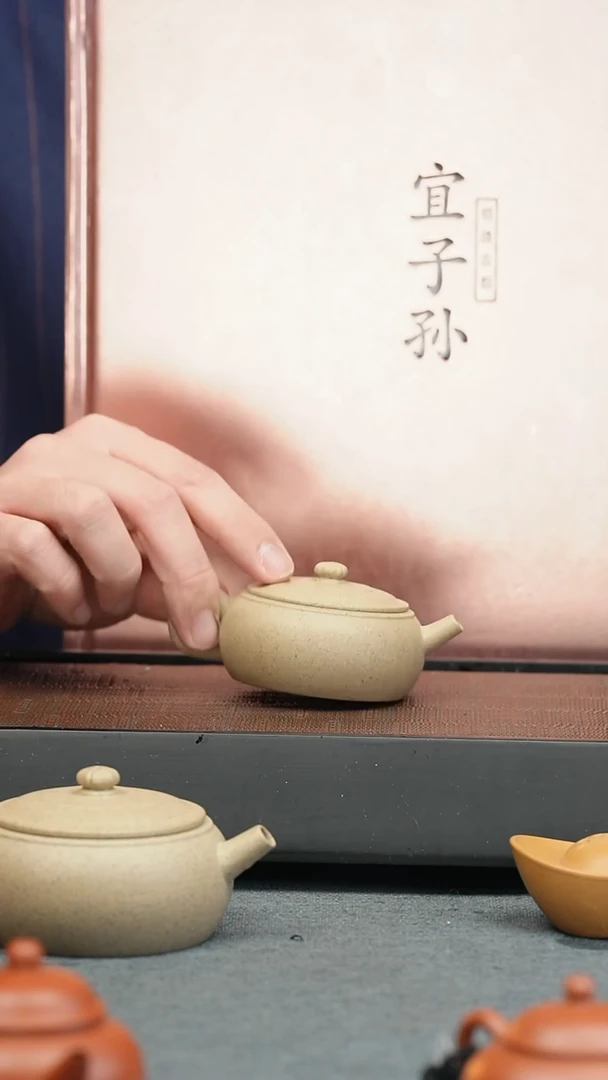 【闪购商品】紫砂茶壶明清 周季山天茶星菊钮75c+书