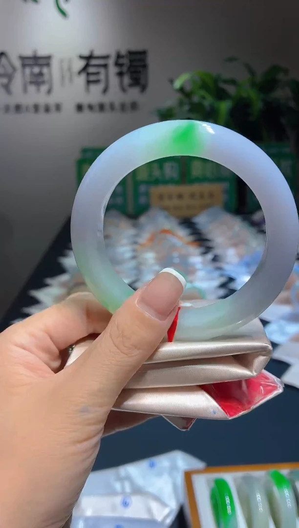 未镶嵌手镯翡翠7,全款34W，定金2W
