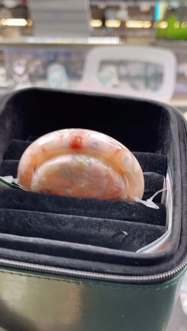 未镶嵌手镯石英质玉六*六圈口（赠品镯心）