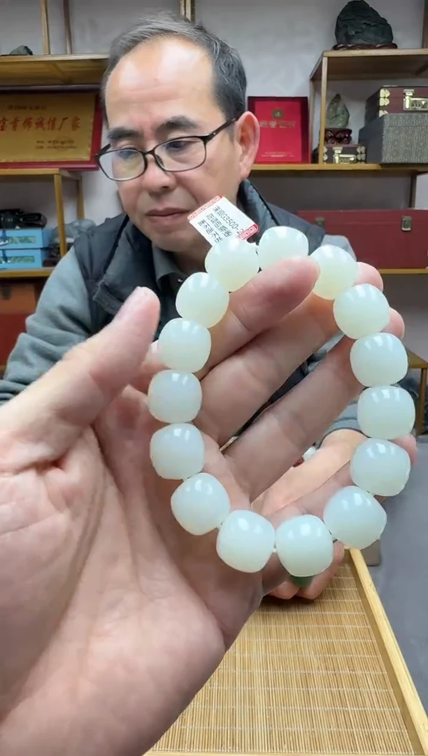 未镶嵌手链和田玉卡15阿拉玛斯白玉