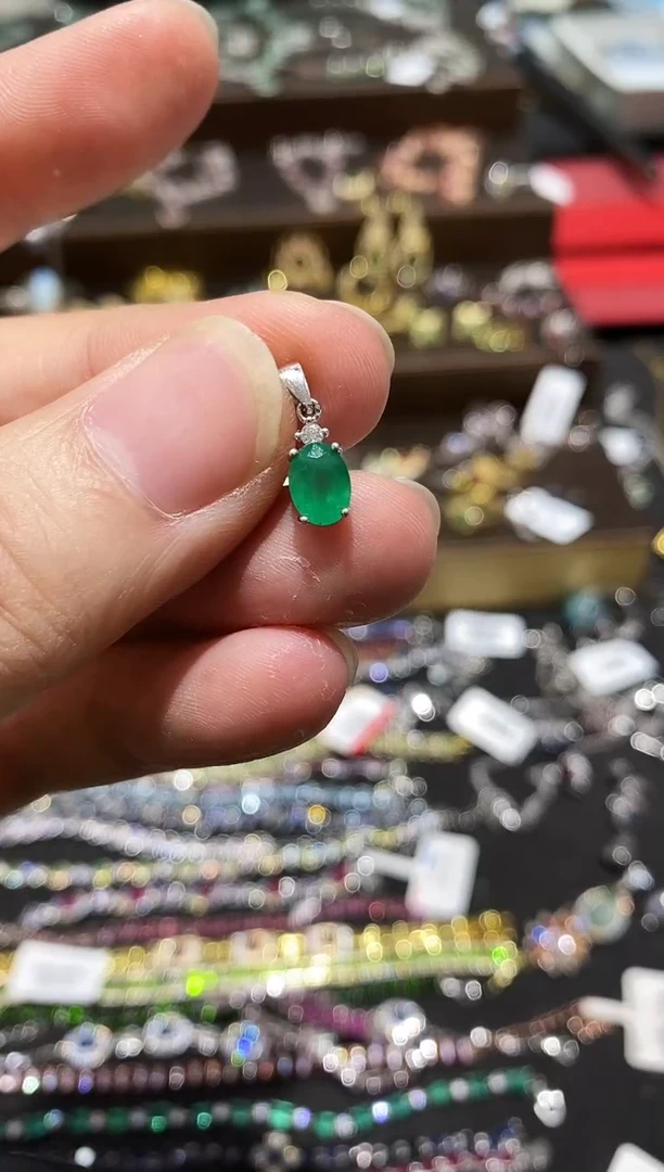 【闪购商品】祖母绿颈饰银S925镶嵌吊坠